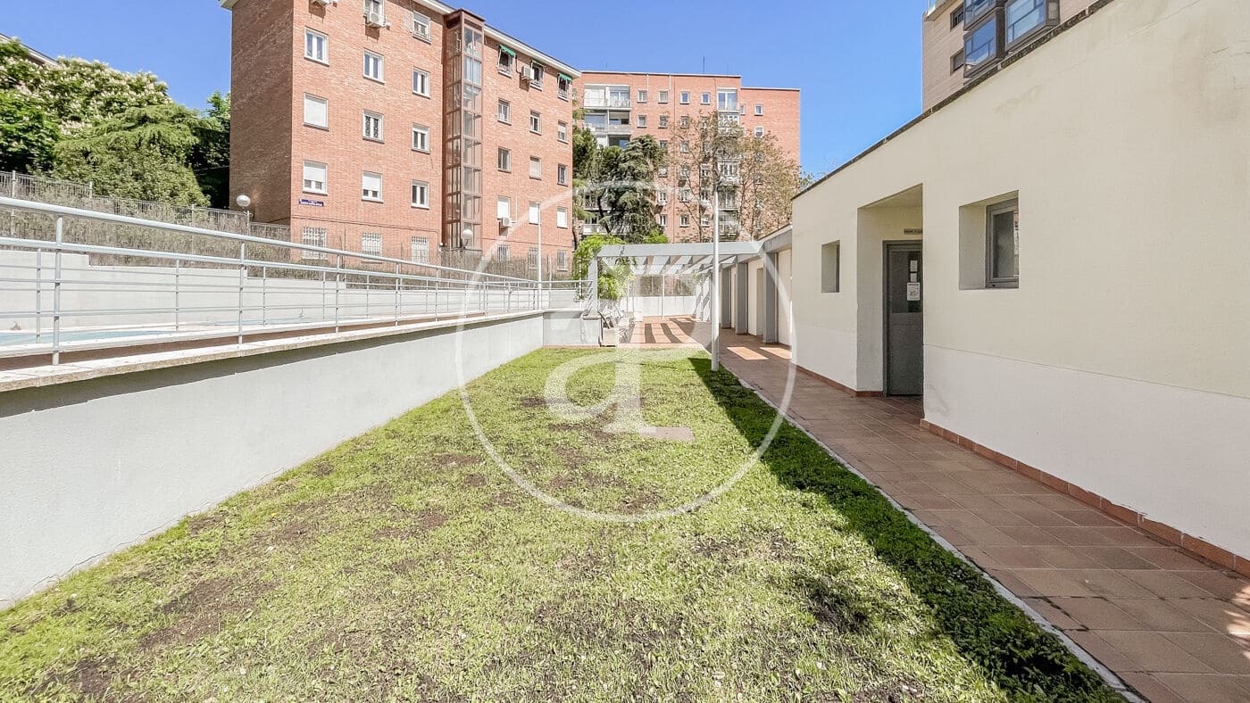 3 soveværelse Penthouse til salg i Madrid by med swimmingpool - € 1.750.000 (Ref: 8973090)