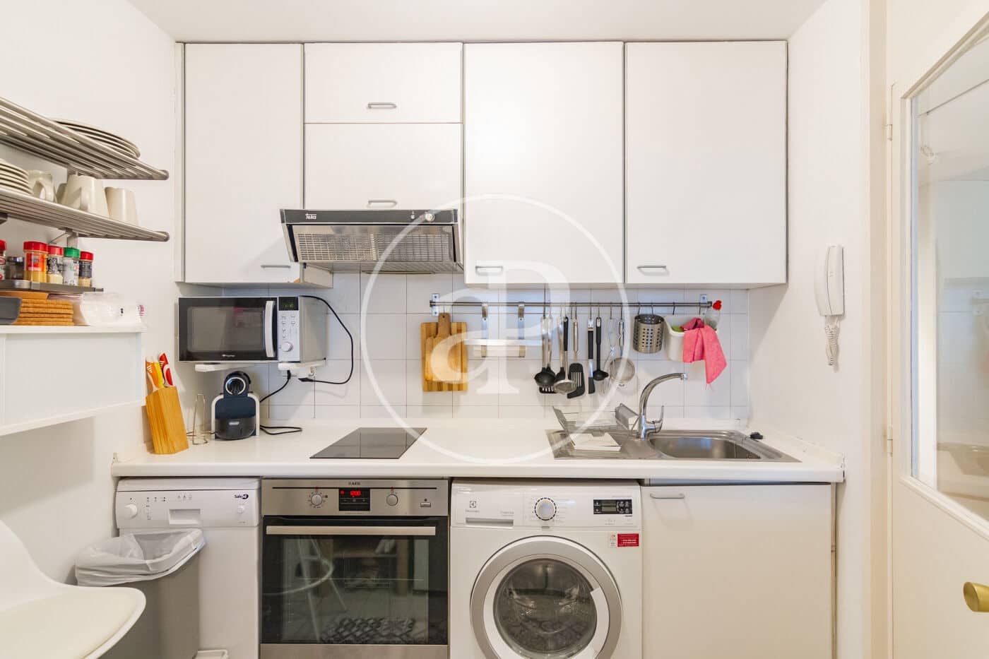 2 bedroom Apartment for rent in Madrid city - € 2,300 (Ref: 8973095)