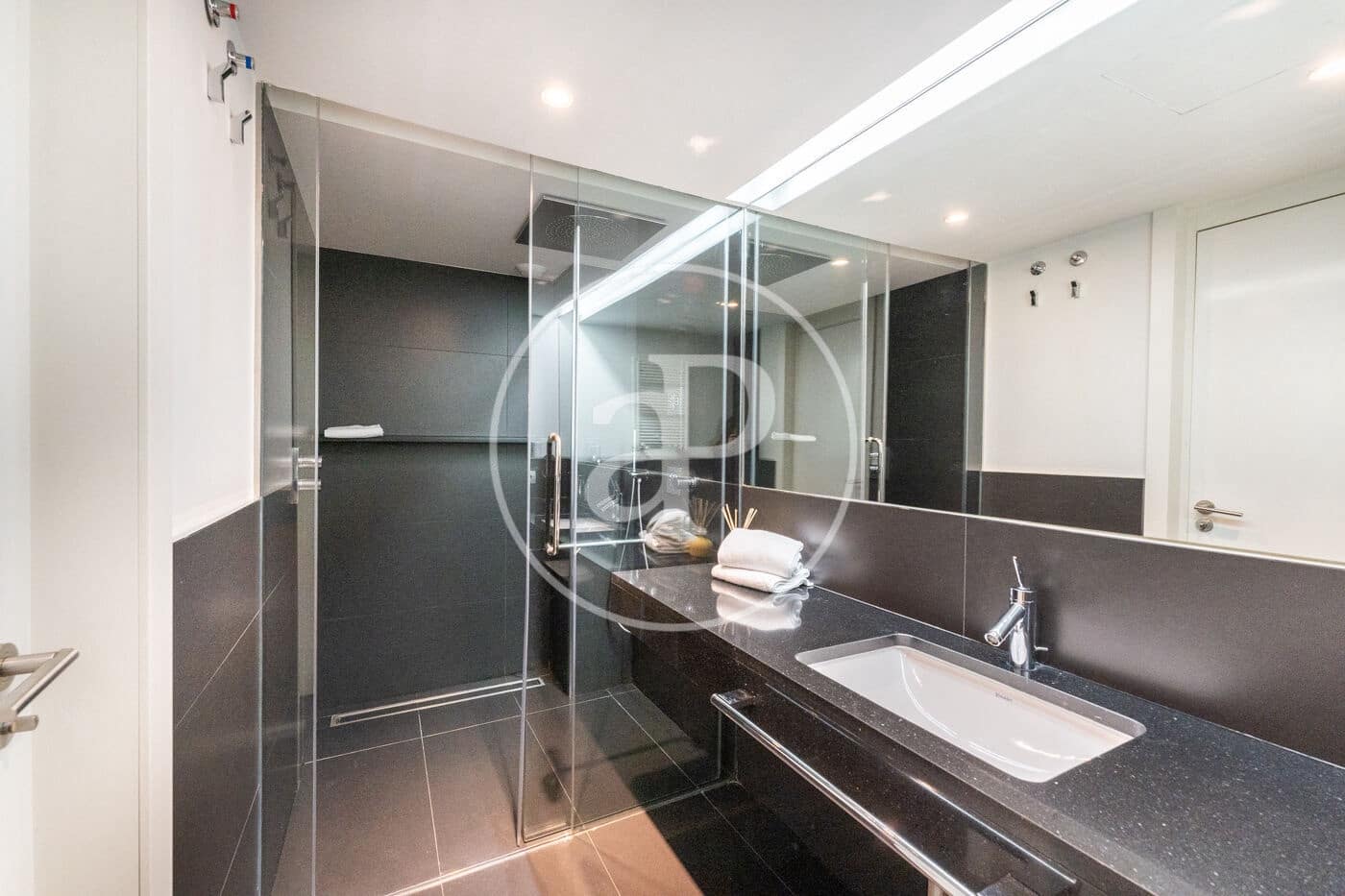 1 sovrum Lägenhet att hyra i Madrid stad - 3 200 € (Ref: 8976467)