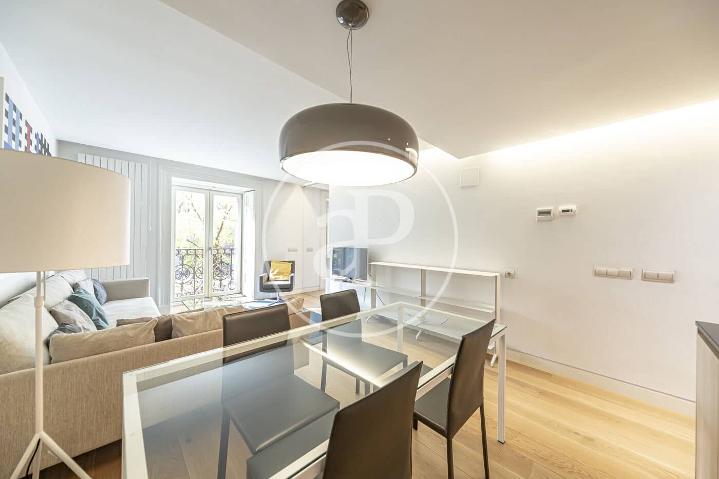 1 sovrum Lägenhet att hyra i Madrid stad - 3 200 € (Ref: 8980302)