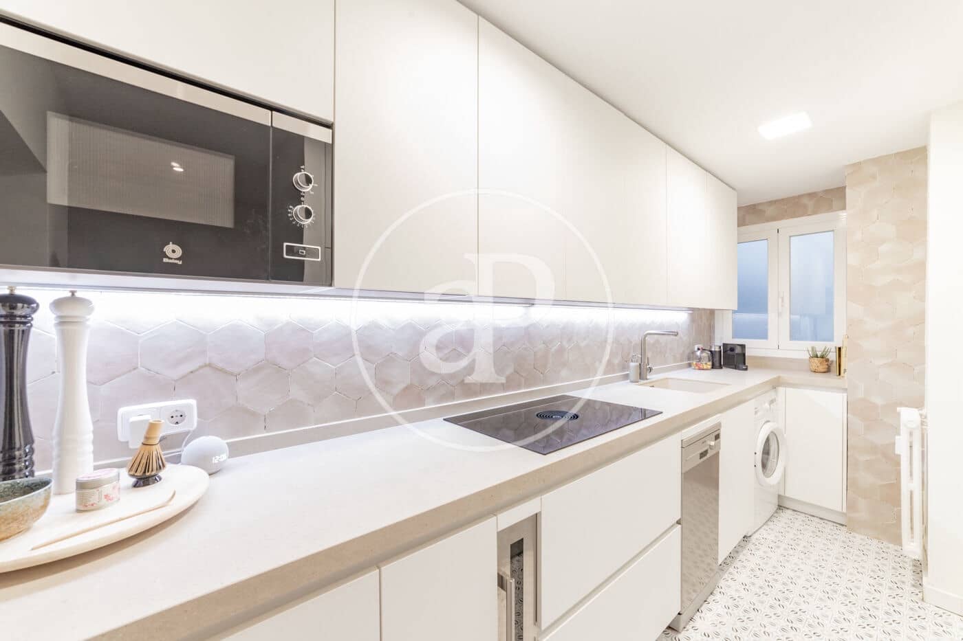 2 soverom Leilighet til leie i Madrid by - € 2 800 (Ref: 8980303)