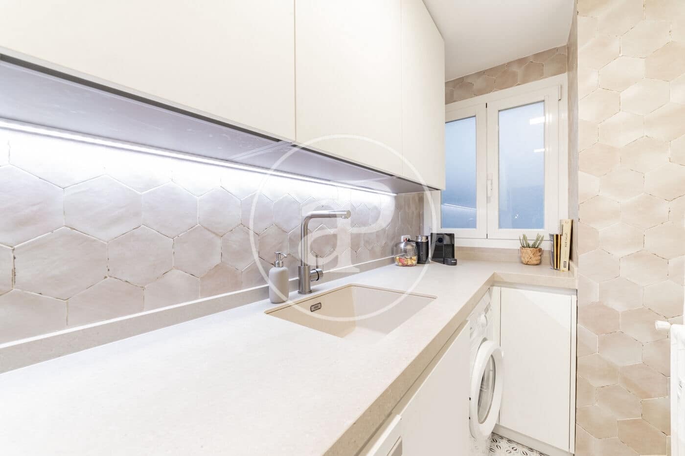 2 soverom Leilighet til leie i Madrid by - € 2 800 (Ref: 8980303)