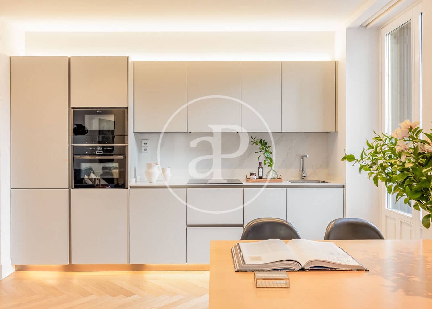 2 soveværelse Lejlighed til leje i Madrid by - € 3.600 (Ref: 8986872)