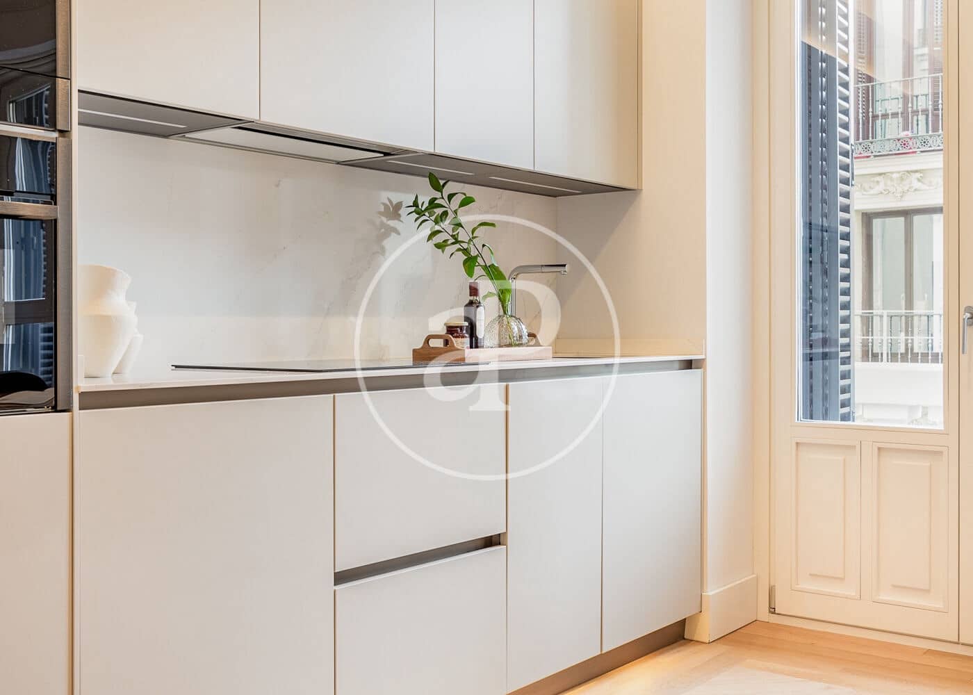 2 soveværelse Lejlighed til leje i Madrid by - € 3.600 (Ref: 8986872)