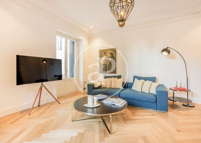 Appartement de 2 chambres à louer à Universidad, Madrid ville - 3 600 € (Ref: 8986872)