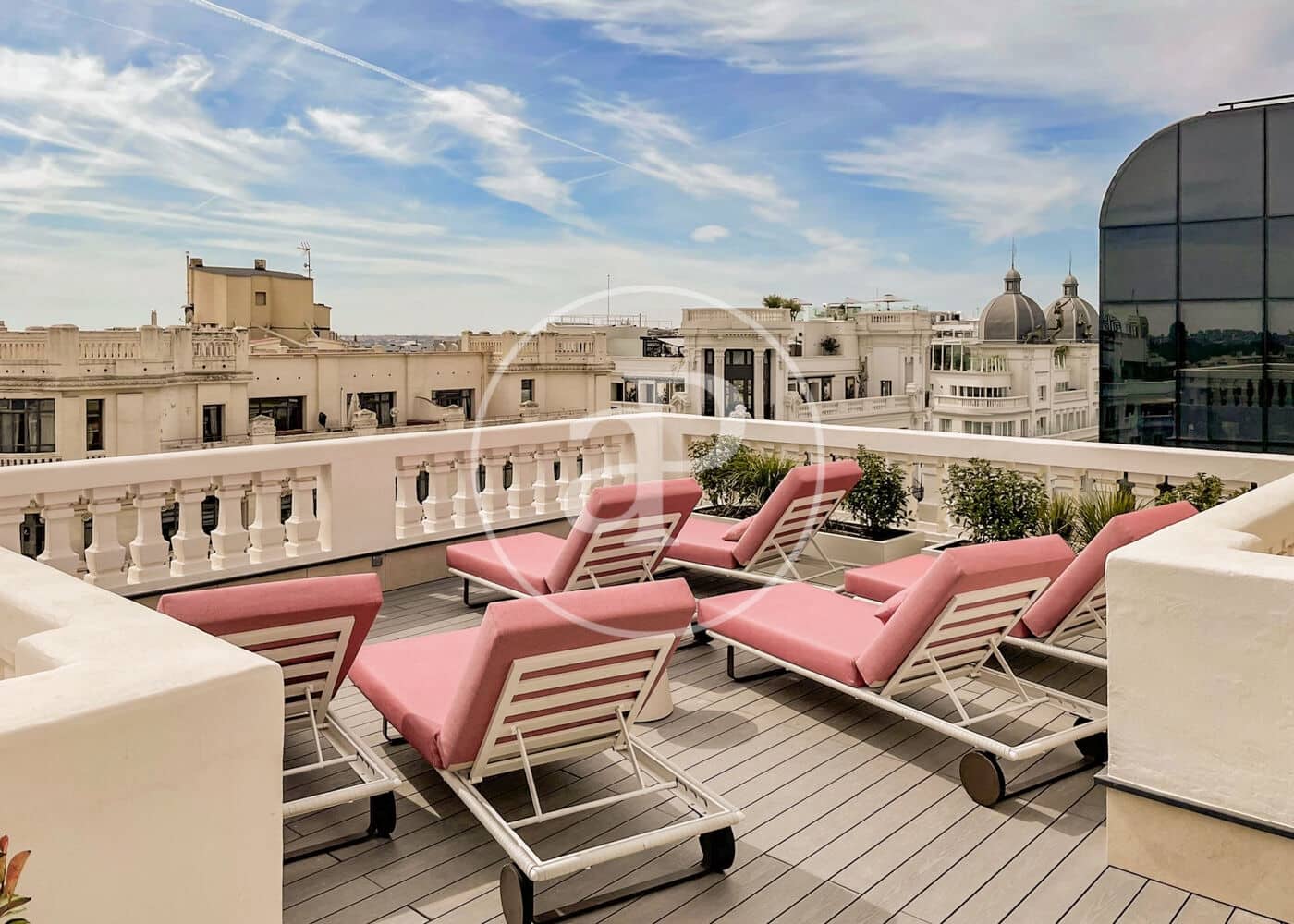 2 soveværelse Lejlighed til leje i Madrid by - € 3.600 (Ref: 8986872)