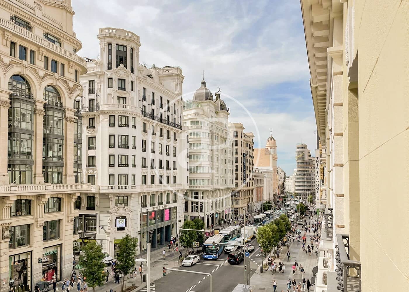 2 soveværelse Lejlighed til leje i Madrid by - € 3.600 (Ref: 8986872)