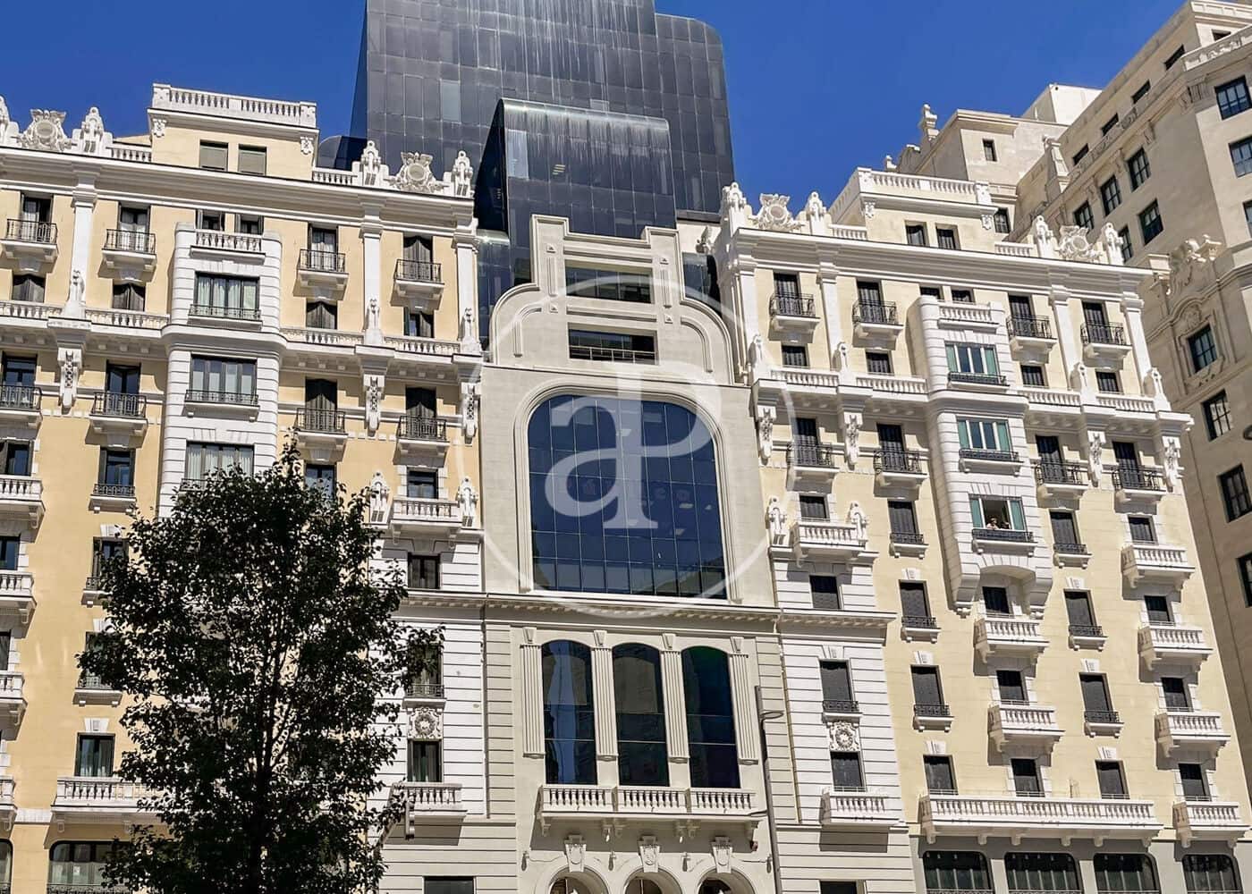2 soveværelse Lejlighed til leje i Madrid by - € 3.600 (Ref: 8986872)