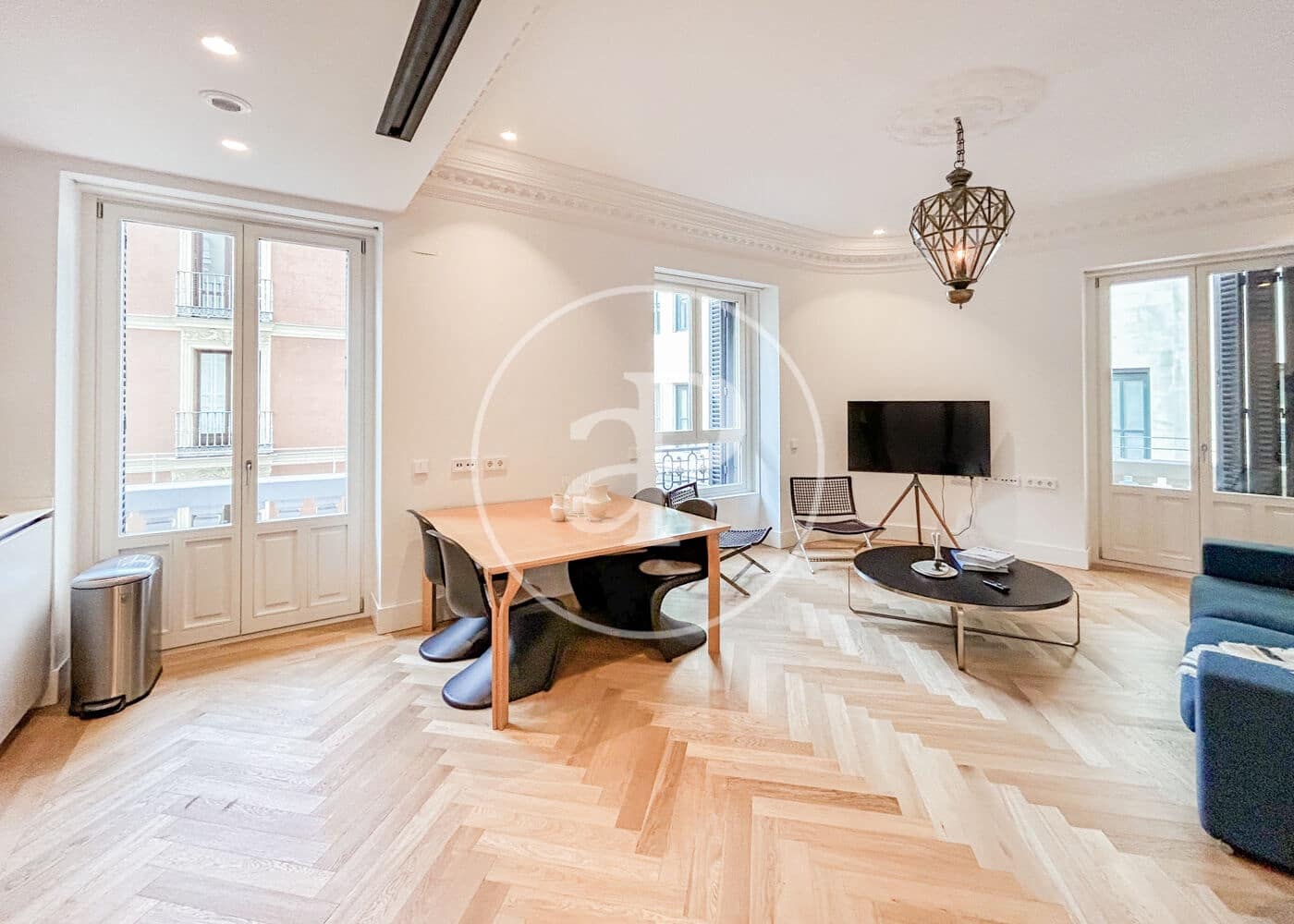 2 soveværelse Lejlighed til leje i Madrid by - € 3.600 (Ref: 8986872)