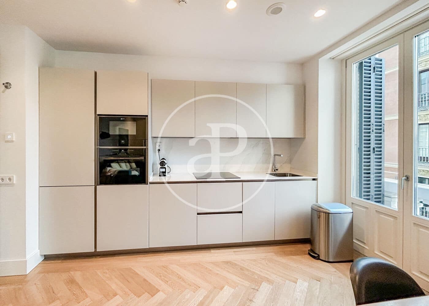 2 soveværelse Lejlighed til leje i Madrid by - € 3.600 (Ref: 8986872)