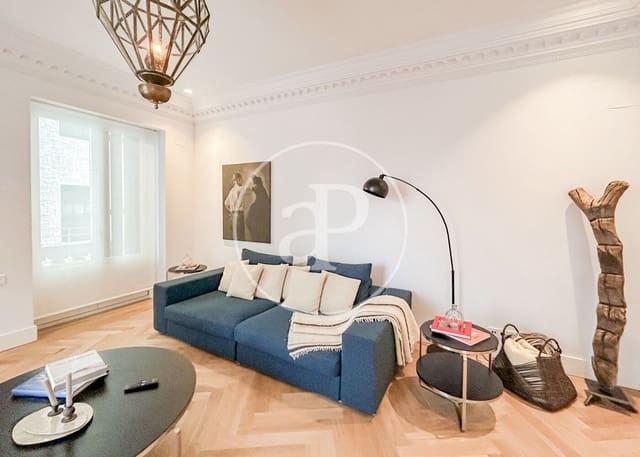 Appartement de 2 chambres à louer à Universidad, Madrid ville - 3 600 € (Ref: 8986872)