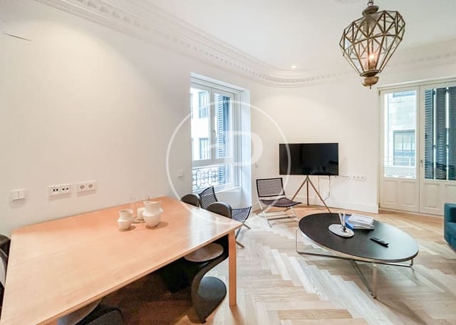 Appartement de 2 chambres à louer à Universidad, Madrid ville - 3 600 € (Ref: 8986872)