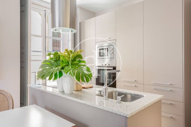 2 soverom Leilighet til leie i Palacio, Madrid by - € 2 200 (Ref: 8986873)