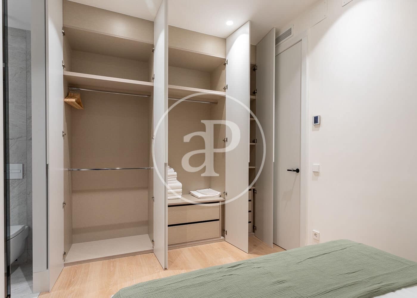 3 quarto Apartamento para arrendar em Madrid cidade - 6 400 € (Ref: 8986892)