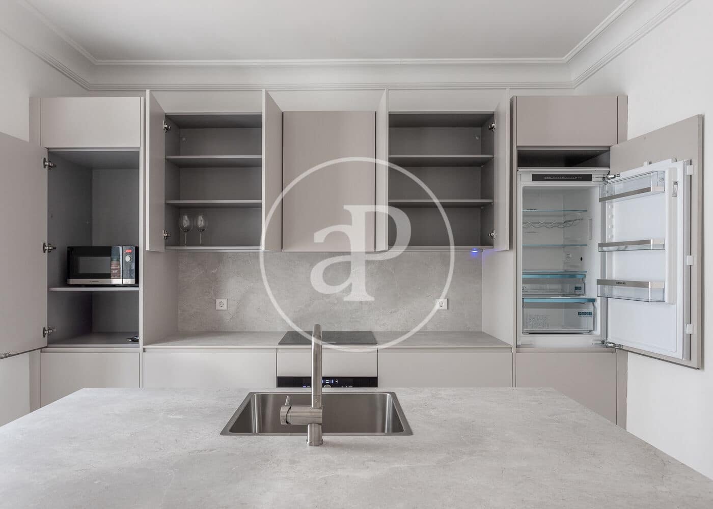 3 quarto Apartamento para arrendar em Madrid cidade - 6 400 € (Ref: 8986892)