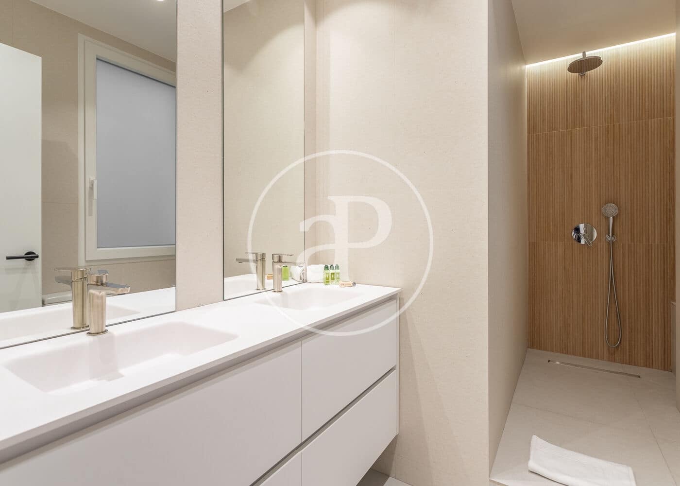 3 quarto Apartamento para arrendar em Madrid cidade - 6 400 € (Ref: 8986892)