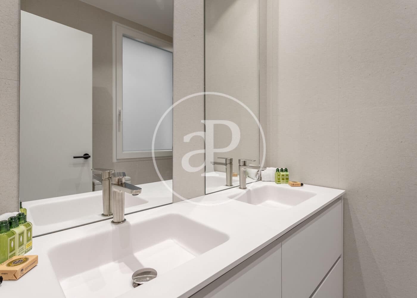 3 quarto Apartamento para arrendar em Madrid cidade - 6 400 € (Ref: 8986892)