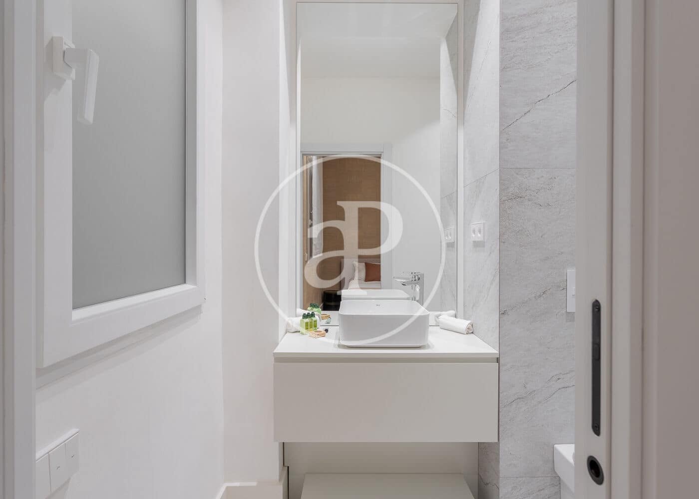 3 quarto Apartamento para arrendar em Madrid cidade - 6 400 € (Ref: 8986892)