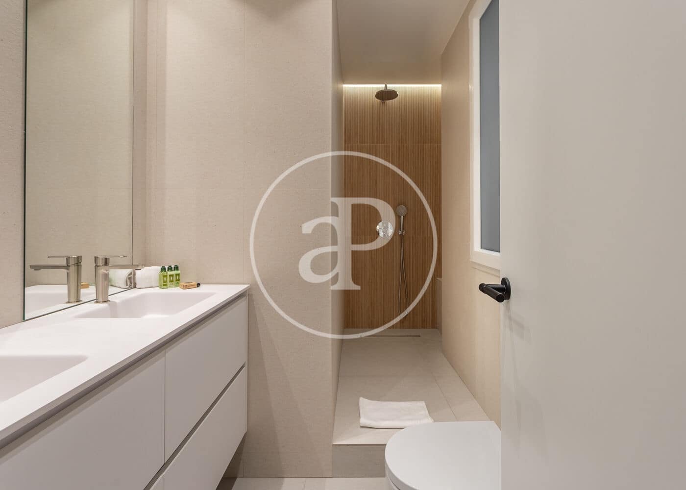 3 quarto Apartamento para arrendar em Madrid cidade - 6 400 € (Ref: 8986892)