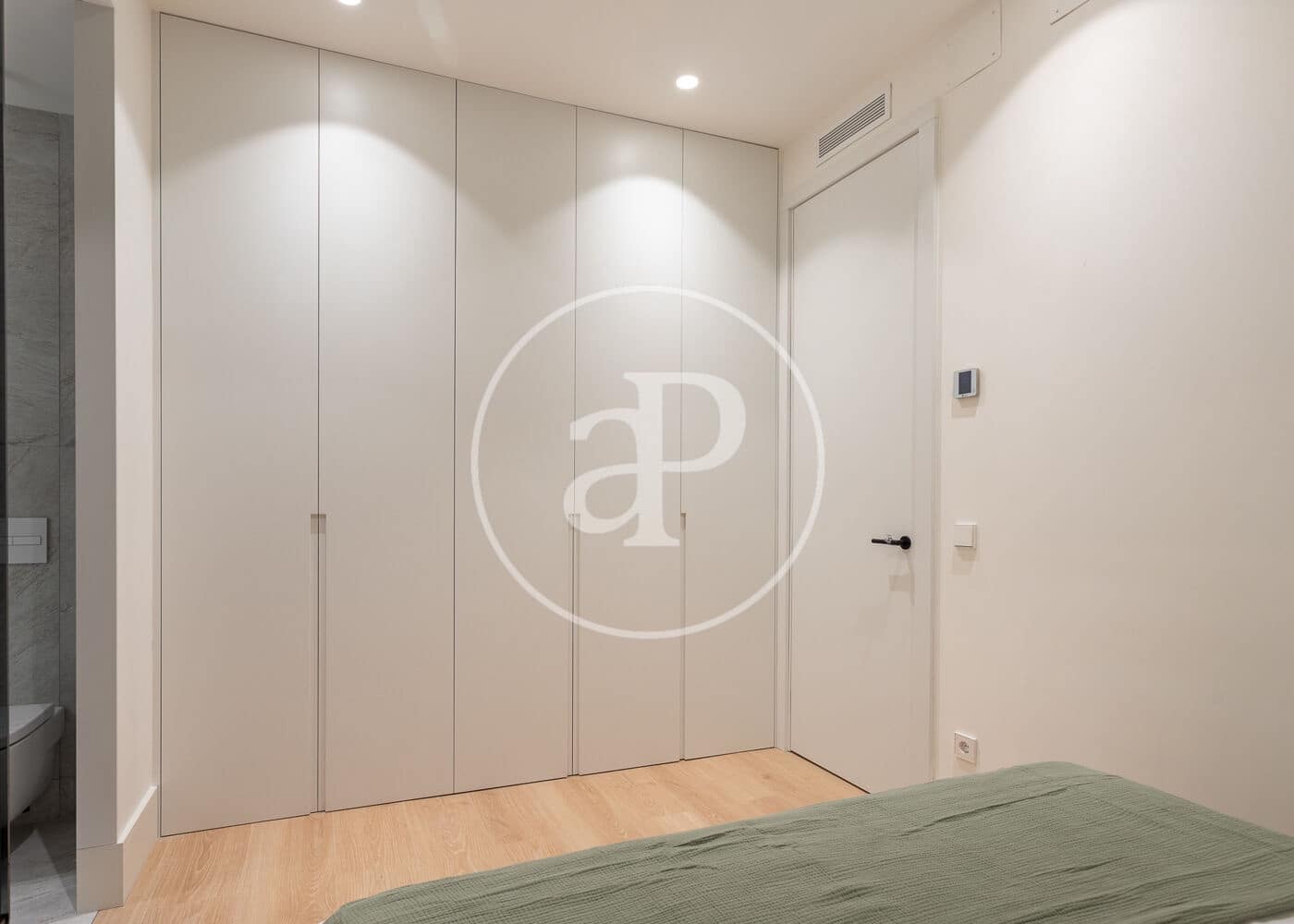 3 quarto Apartamento para arrendar em Madrid cidade - 6 400 € (Ref: 8986892)