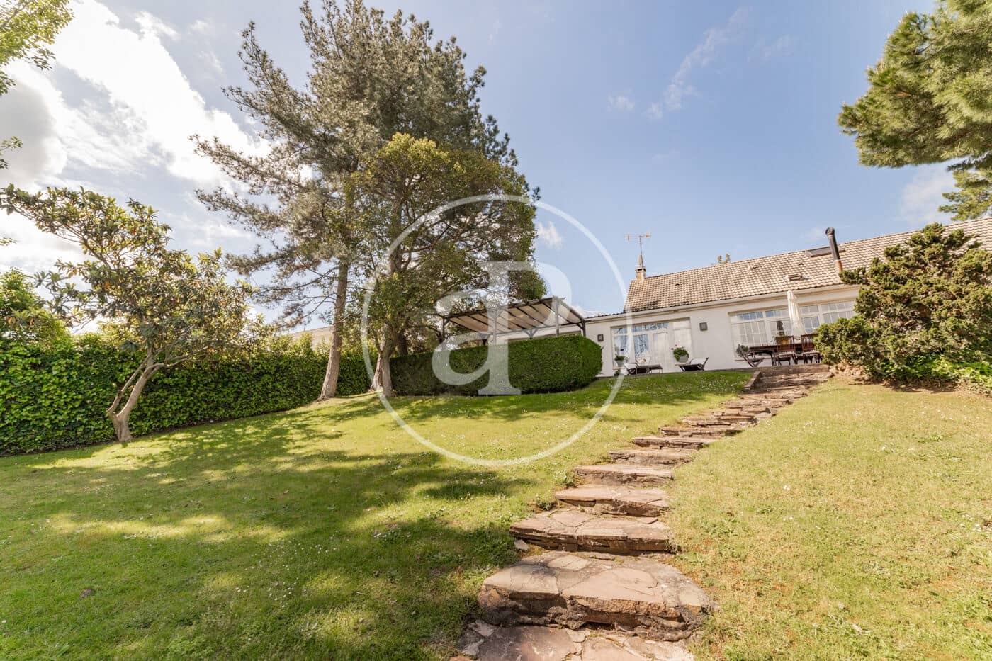 7 soveværelse Villa til salg i Pozuelo de Alarcon med swimmingpool - € 1.725.000 (Ref: 8986897)