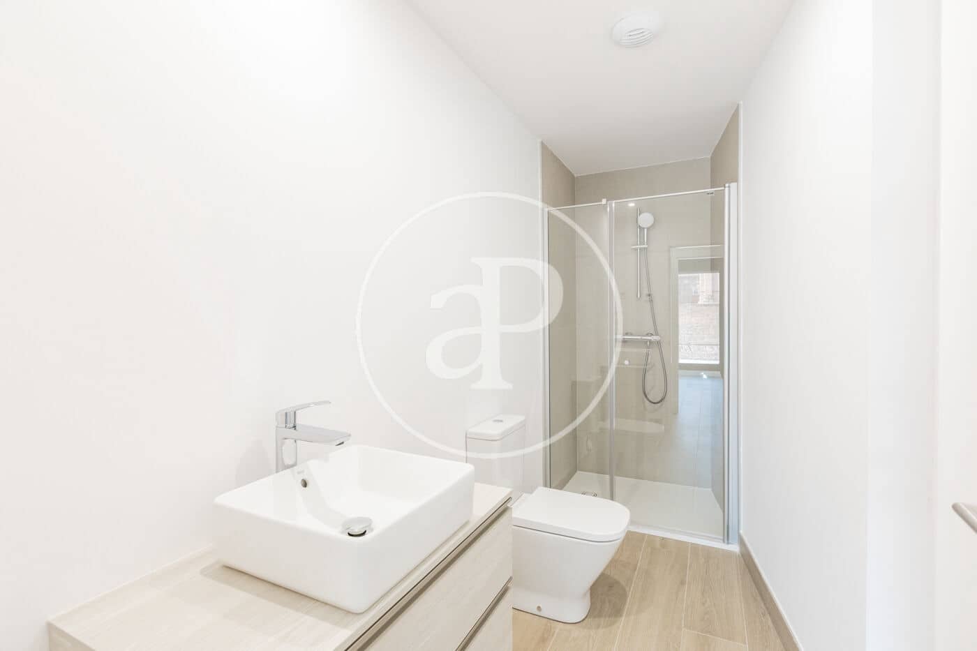 Leilighet til salgs i Madrid by med svømmebasseng garasje - € 717 000 (Ref: 8986970)