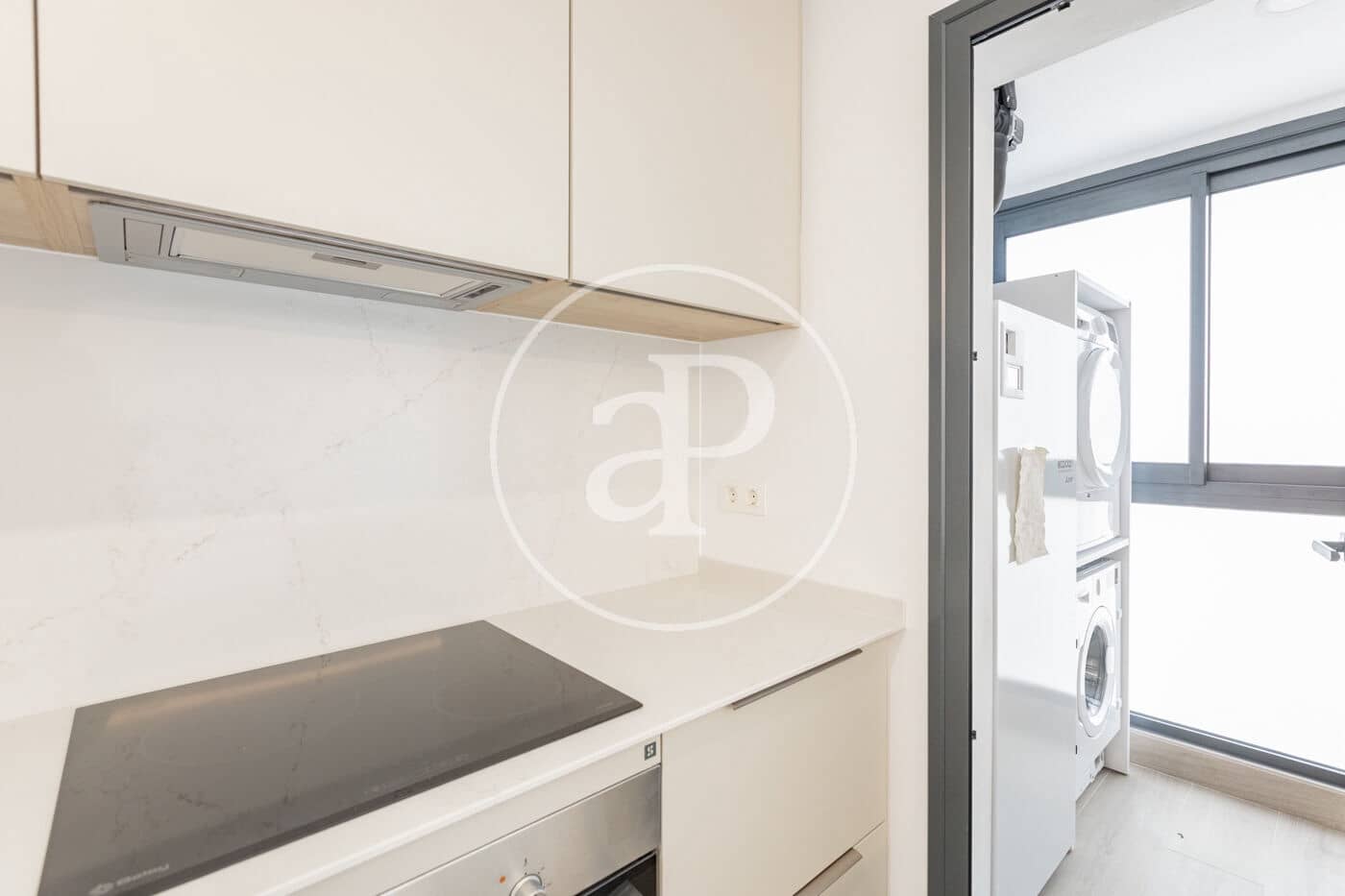 Leilighet til salgs i Madrid by med svømmebasseng garasje - € 717 000 (Ref: 8986970)