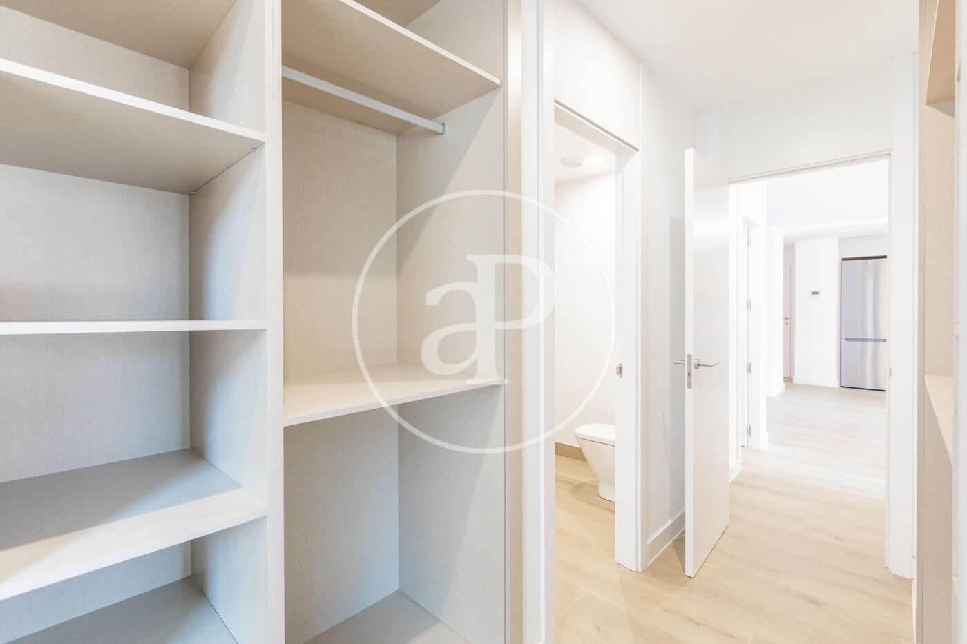 Leilighet til salgs i Madrid by med svømmebasseng garasje - € 717 000 (Ref: 8986970)