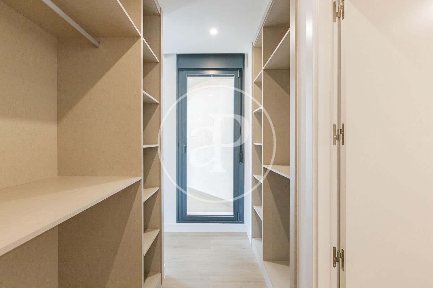 Leilighet til salgs i Madrid by med svømmebasseng garasje - € 717 000 (Ref: 8986970)
