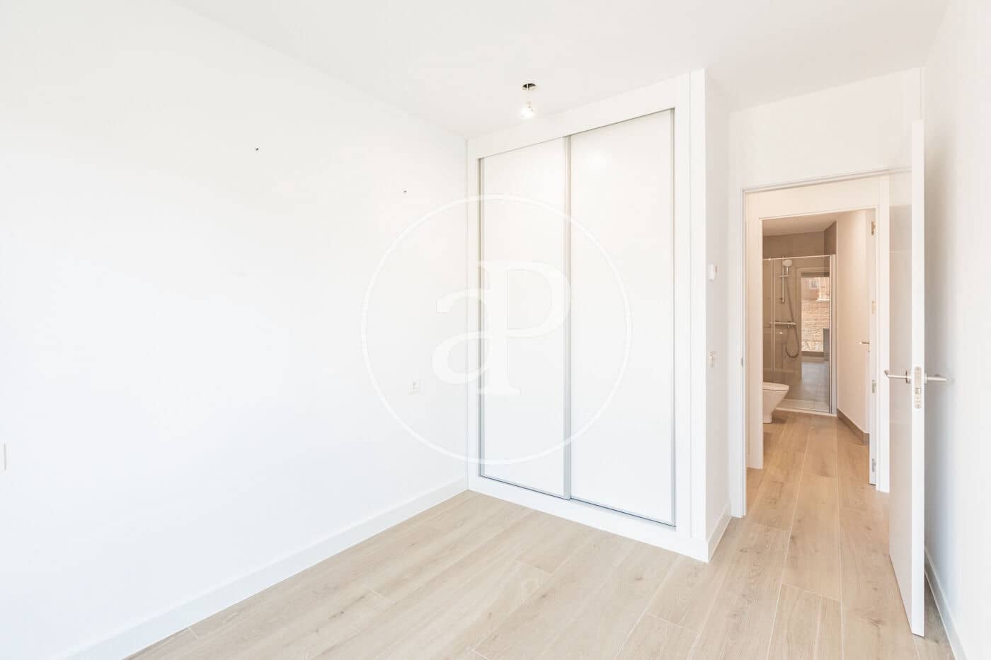 Leilighet til salgs i Madrid by med svømmebasseng garasje - € 717 000 (Ref: 8986970)
