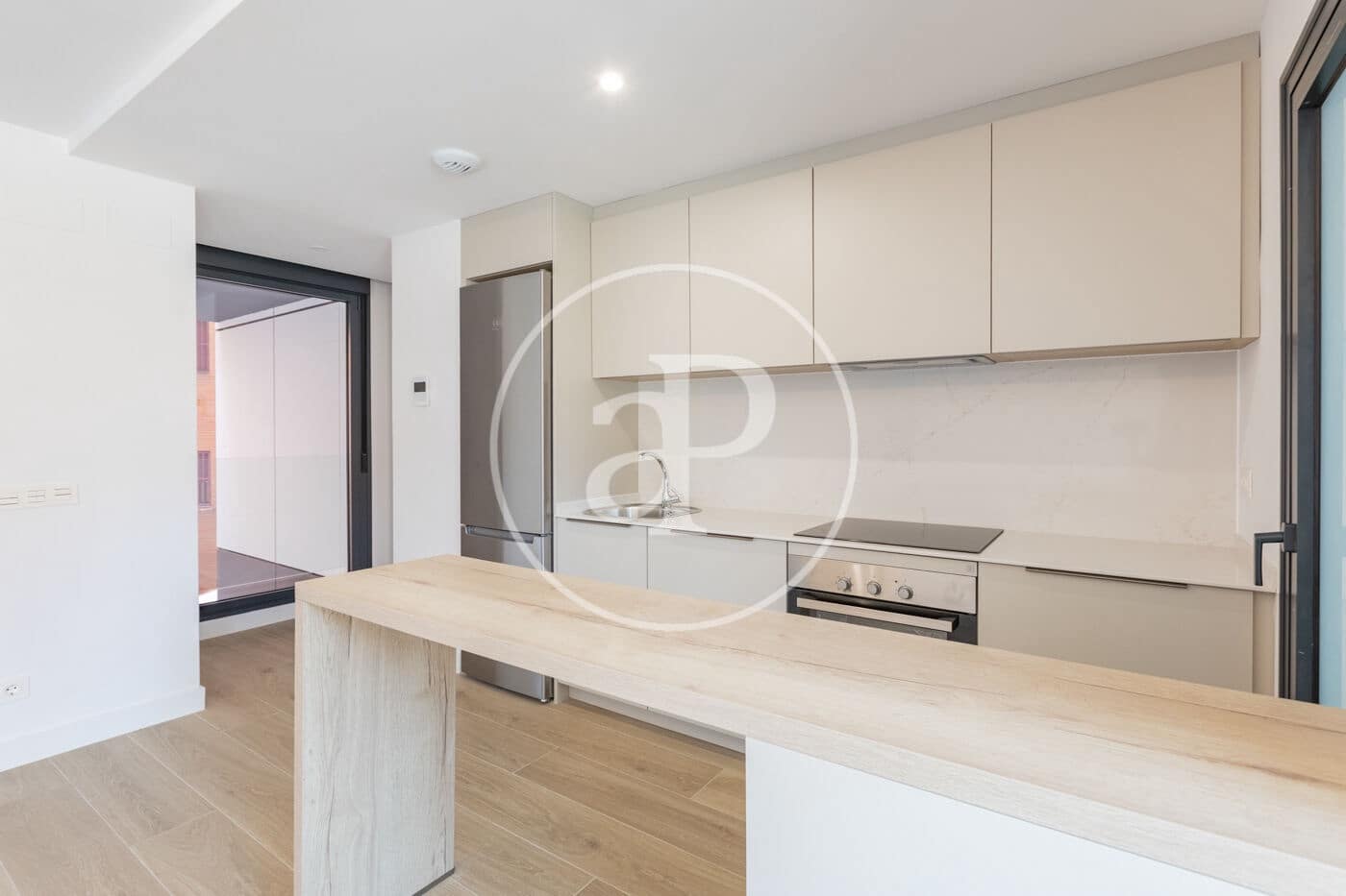Leilighet til salgs i Madrid by med svømmebasseng garasje - € 717 000 (Ref: 8986970)