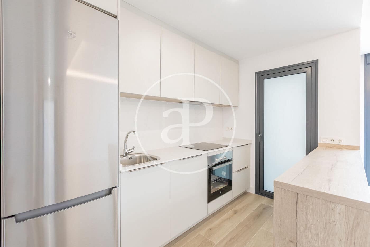 Leilighet til salgs i Madrid by med svømmebasseng garasje - € 717 000 (Ref: 8986970)