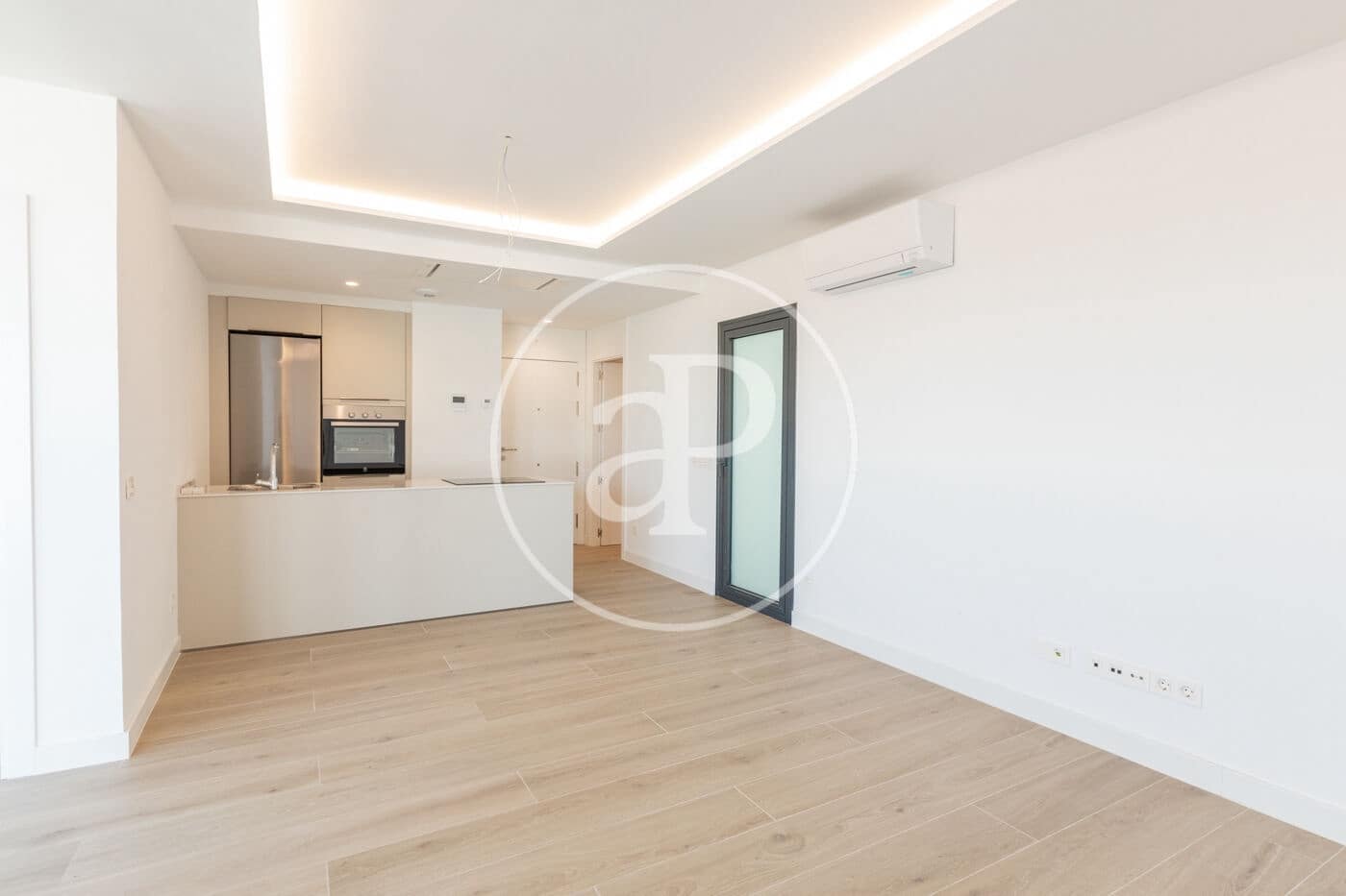 Leilighet til salgs i Madrid by med svømmebasseng garasje - € 717 000 (Ref: 8986970)