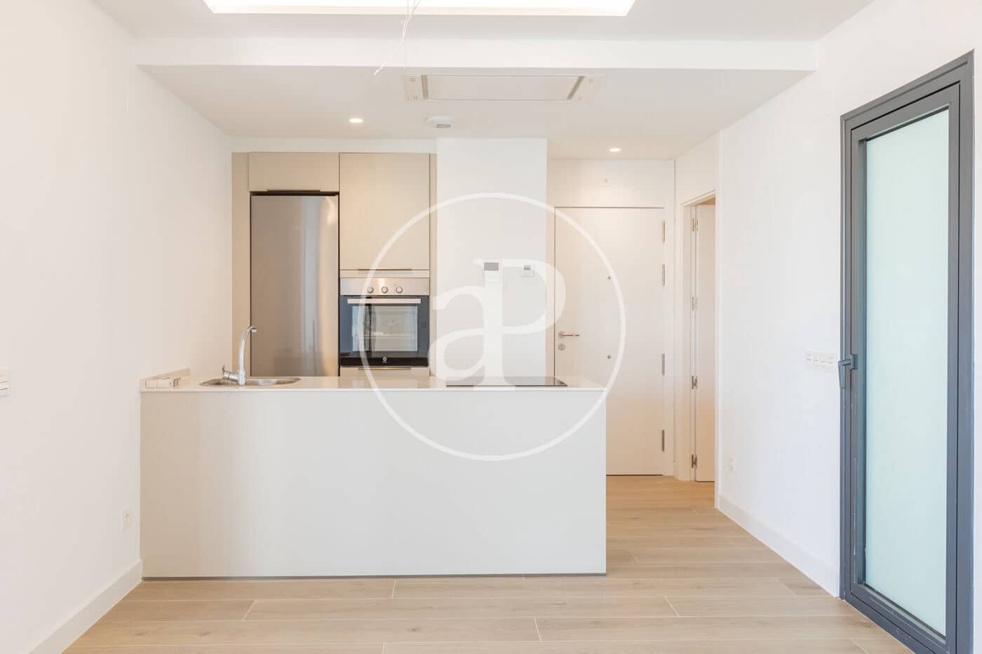Leilighet til salgs i Madrid by med svømmebasseng garasje - € 717 000 (Ref: 8986970)