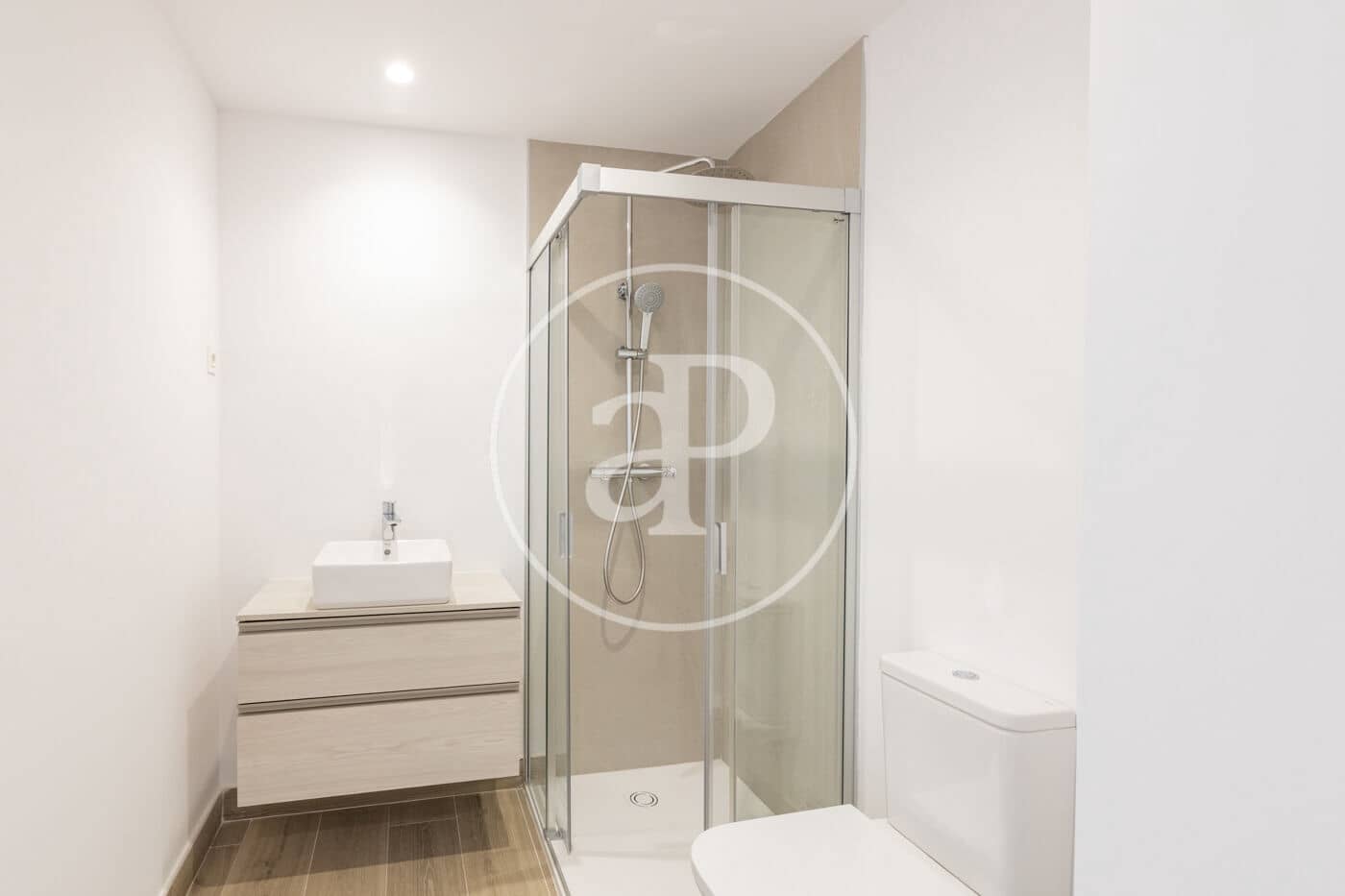 Leilighet til salgs i Madrid by med svømmebasseng garasje - € 717 000 (Ref: 8986970)
