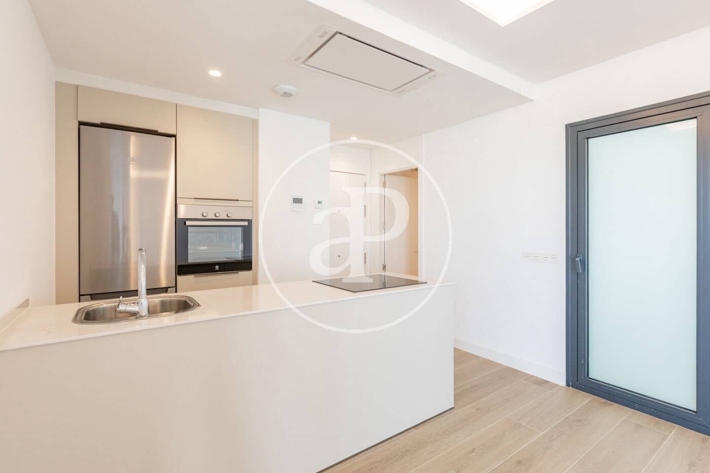 Leilighet til salgs i Madrid by med svømmebasseng garasje - € 717 000 (Ref: 8986970)