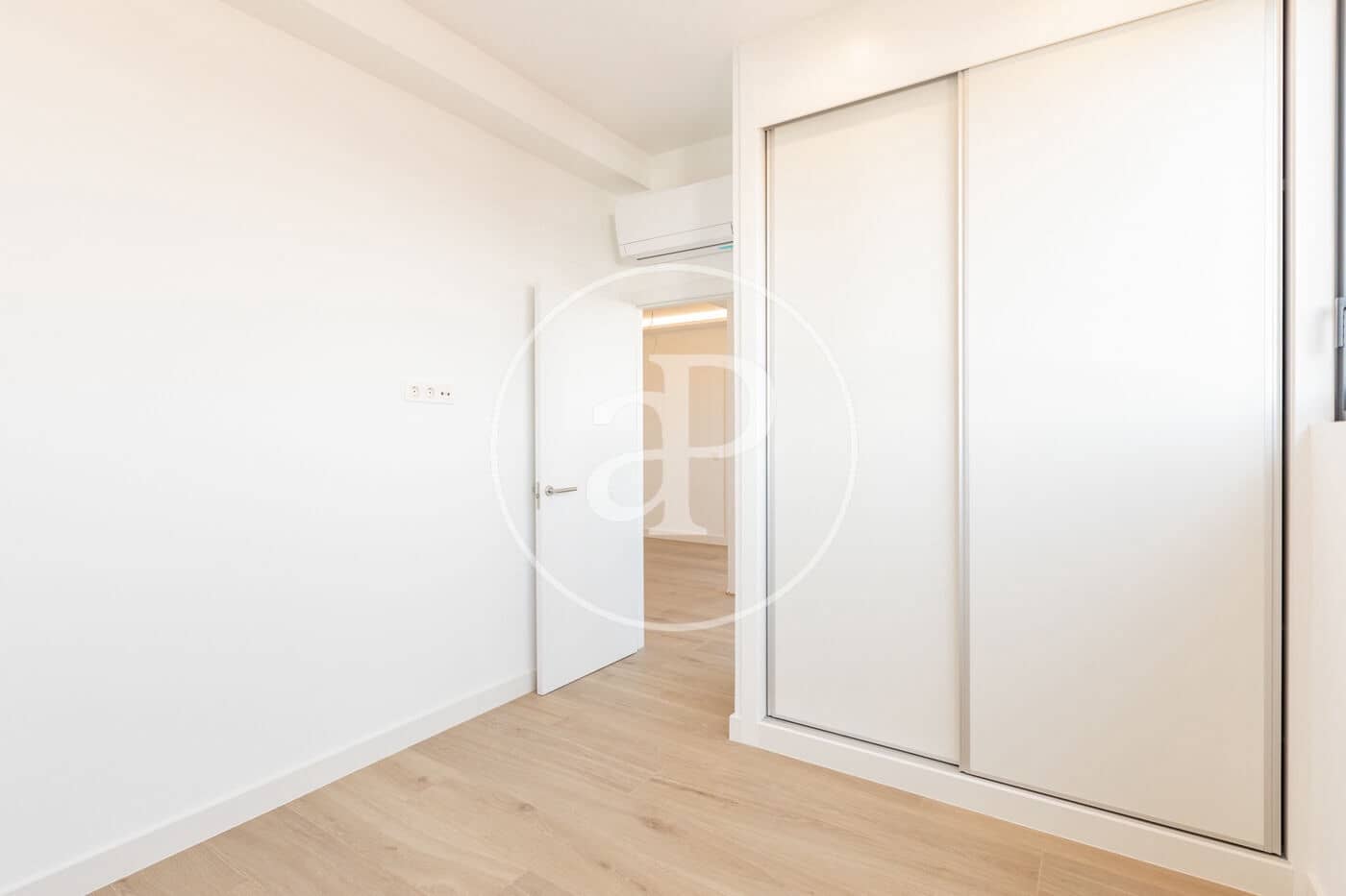 Leilighet til salgs i Madrid by med svømmebasseng garasje - € 717 000 (Ref: 8986970)