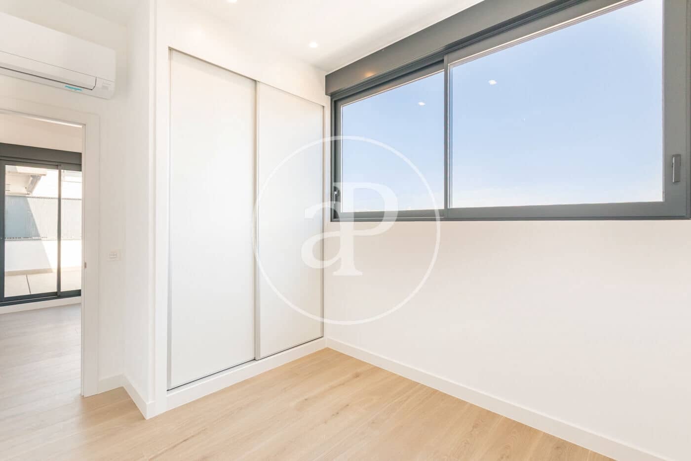 Leilighet til salgs i Madrid by med svømmebasseng garasje - € 717 000 (Ref: 8986970)