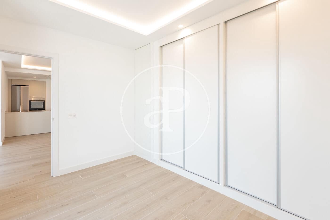 Leilighet til salgs i Madrid by med svømmebasseng garasje - € 717 000 (Ref: 8986970)