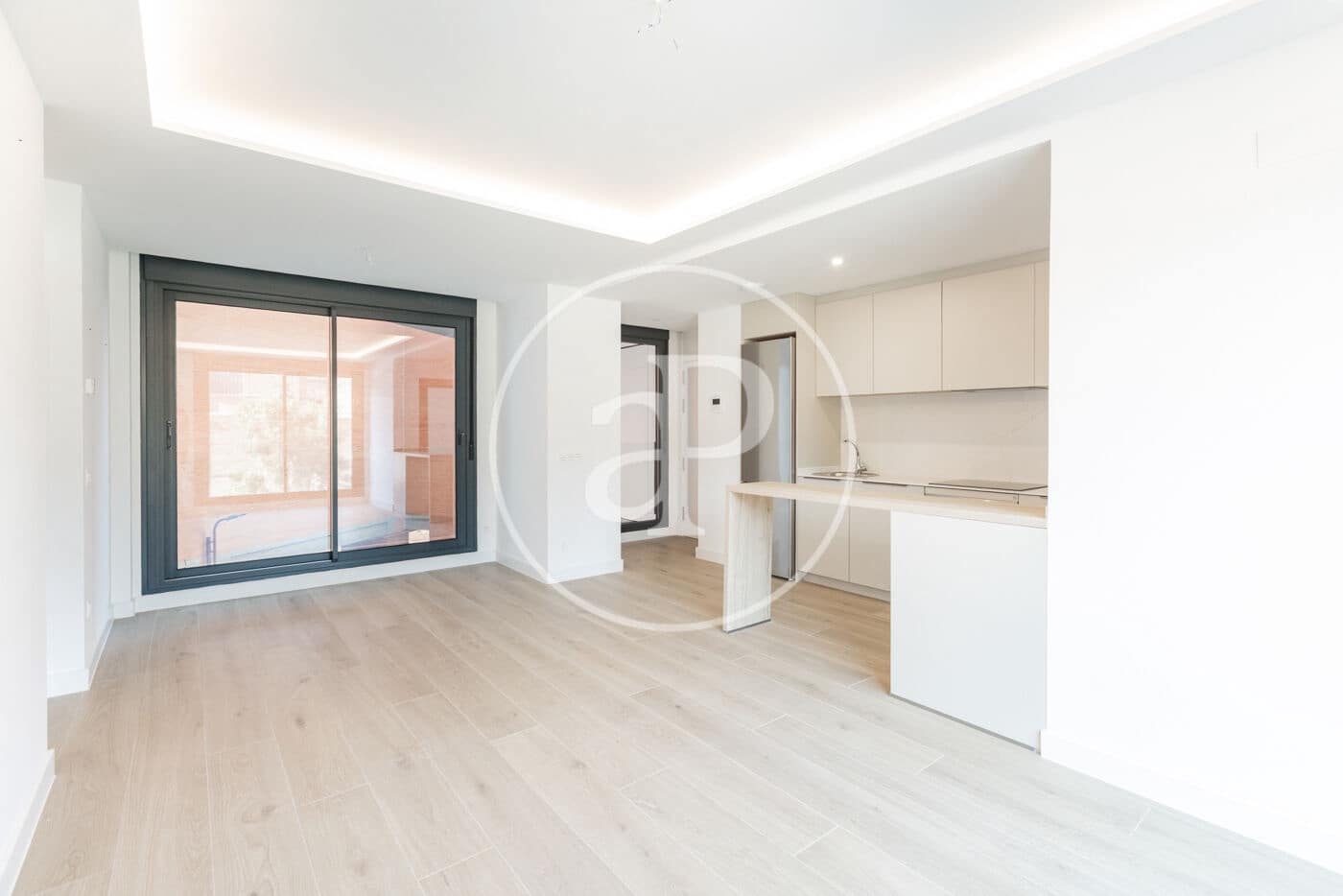 Leilighet til salgs i Madrid by med svømmebasseng garasje - € 717 000 (Ref: 8986970)