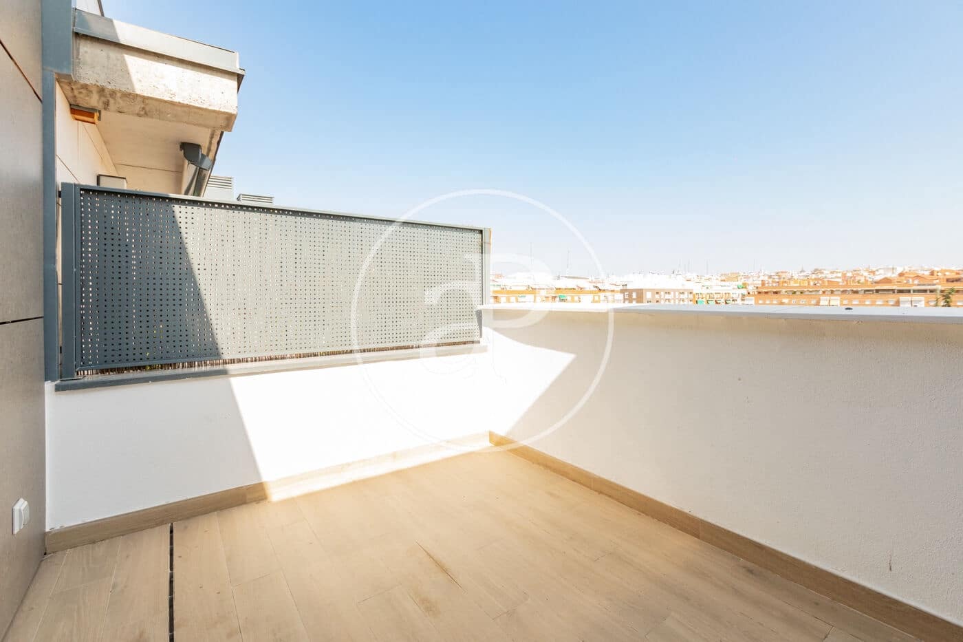 Leilighet til salgs i Madrid by med svømmebasseng garasje - € 717 000 (Ref: 8986970)