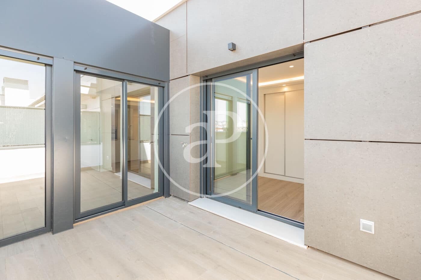 Leilighet til salgs i Madrid by med svømmebasseng garasje - € 717 000 (Ref: 8986970)
