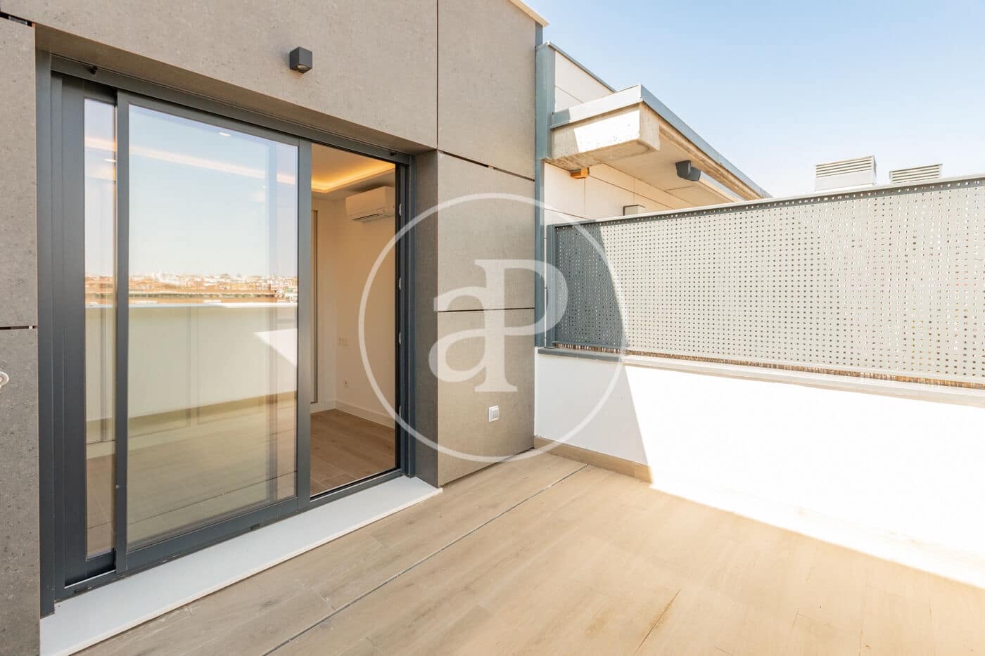 Leilighet til salgs i Madrid by med svømmebasseng garasje - € 717 000 (Ref: 8986970)