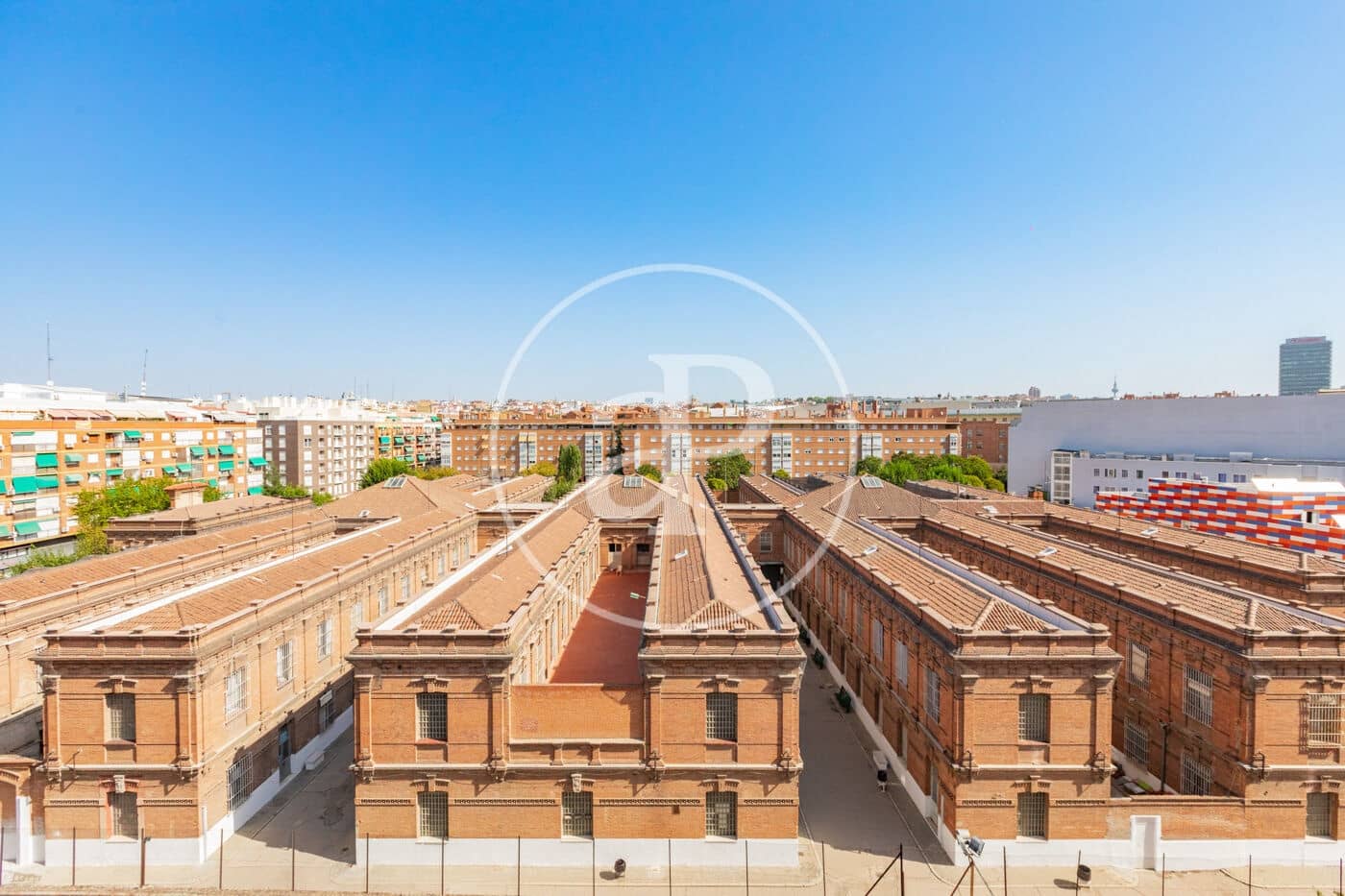 Leilighet til salgs i Madrid by med svømmebasseng garasje - € 717 000 (Ref: 8986970)