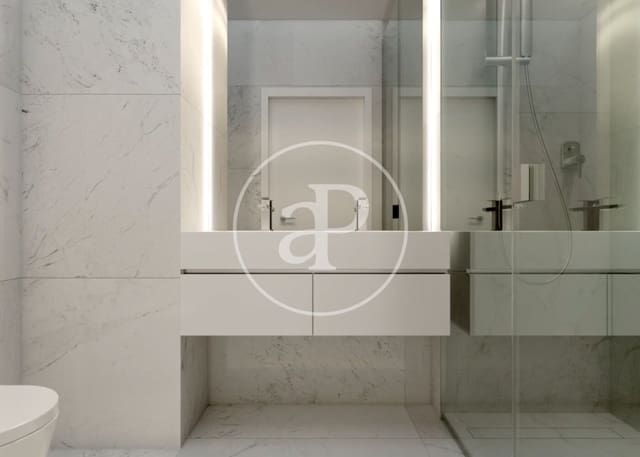 Lejlighed til salg i Almagro, Madrid by med swimmingpool - € 1.000.000 (Ref: 8986980)