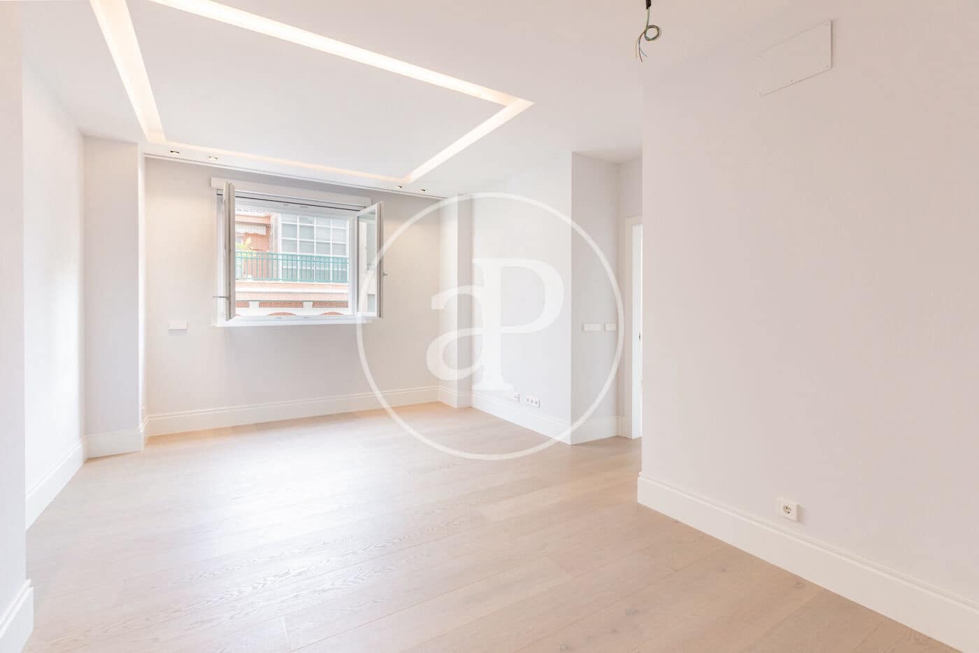 Apartment for sale in Madrid city with pool - € 1,795,000 (Ref: 8986980)