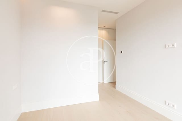 Leilighet til salgs i Almagro, Madrid by med svømmebasseng - € 1 795 000 (Ref: 8986980)