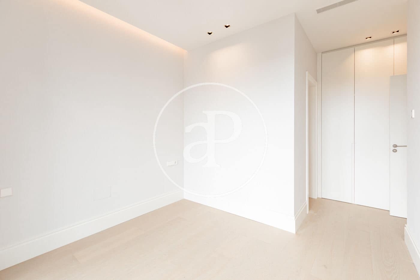 Apartment for sale in Madrid city with pool - € 1,795,000 (Ref: 8986980)
