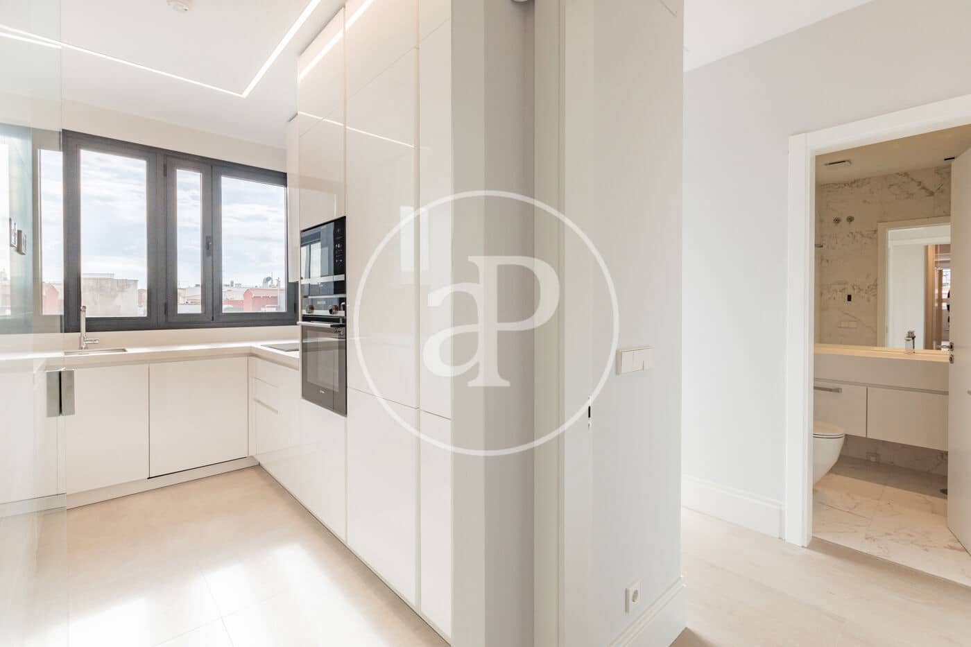 Apartment for sale in Madrid city with pool - € 1,795,000 (Ref: 8986980)