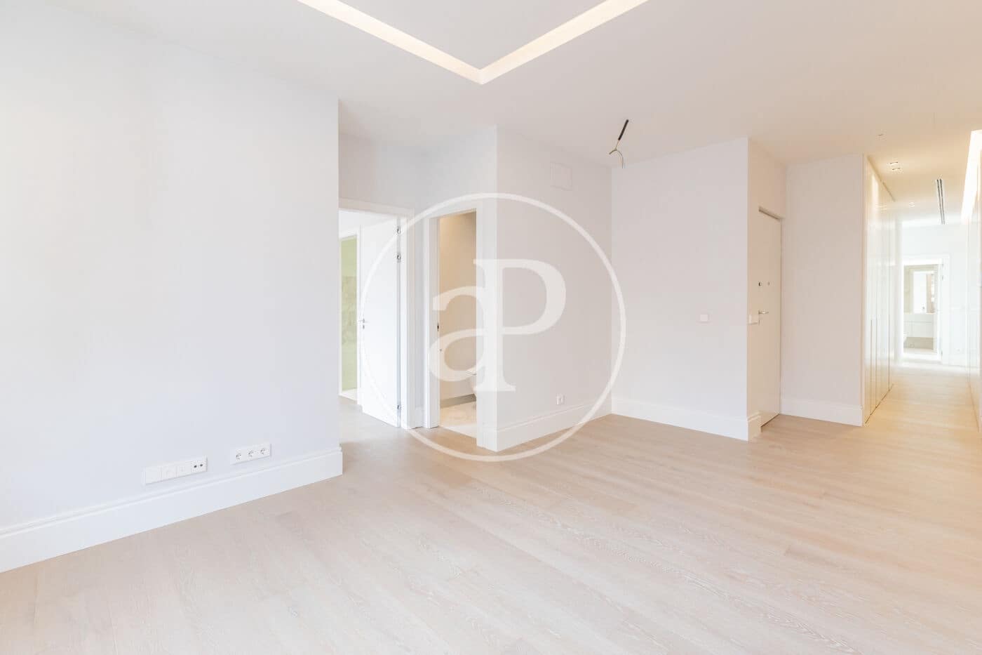 Apartment for sale in Madrid city with pool - € 1,795,000 (Ref: 8986980)